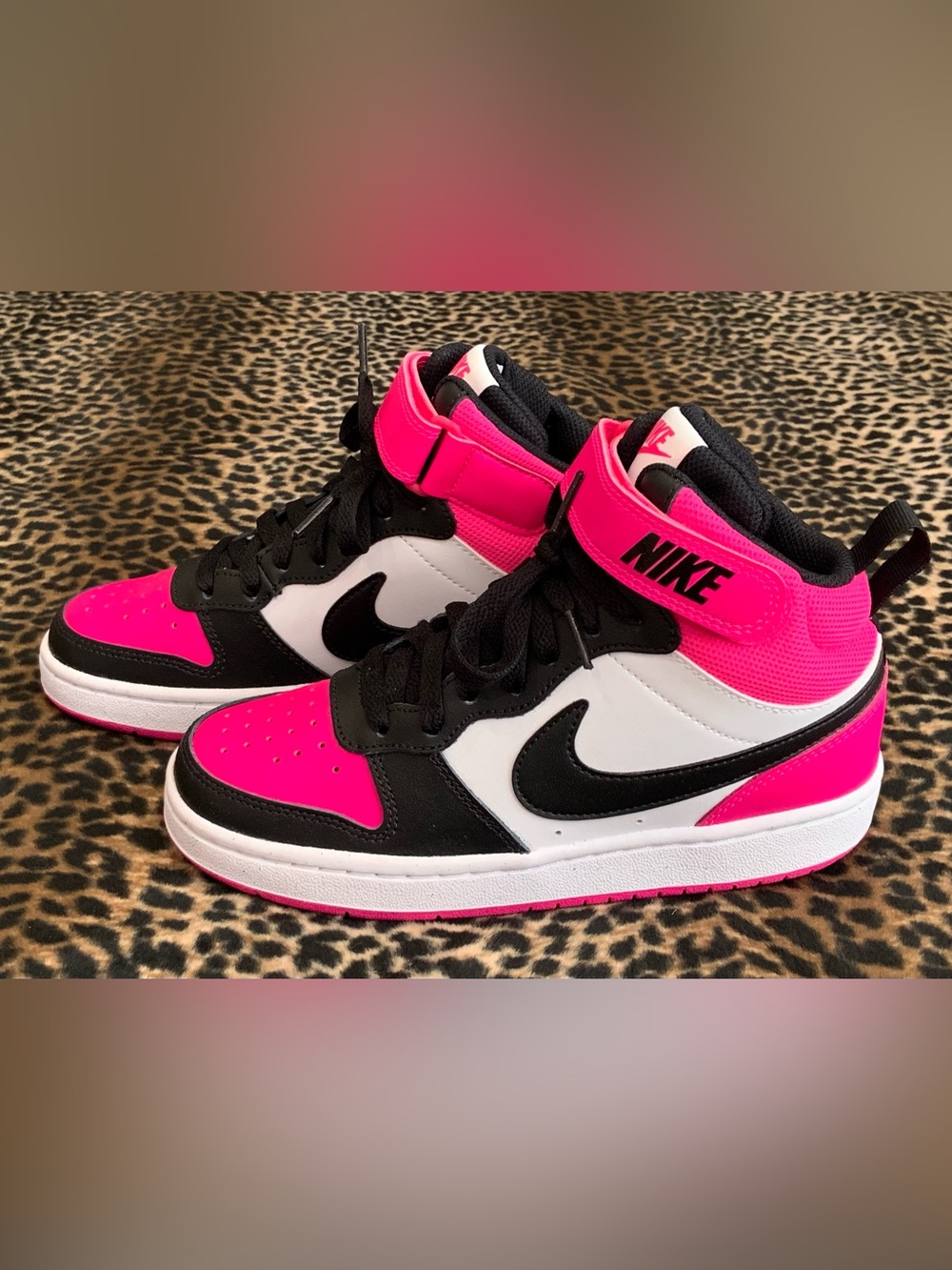 Nike - Picture 2 of 4